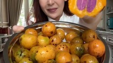 Buah Gandaria Mateng … penasaran gak kalau sudah matang, lucu juga rasanya..