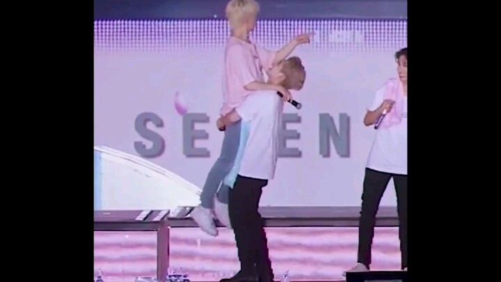 【SEVENTEEN】“Dù em có 50 tuổi thì trong mắt anh, em vẫn là maknae mà”