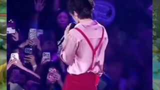 蔡徐坤塌房：黑粉们疯狂拥护，反观所谓的真爱粉