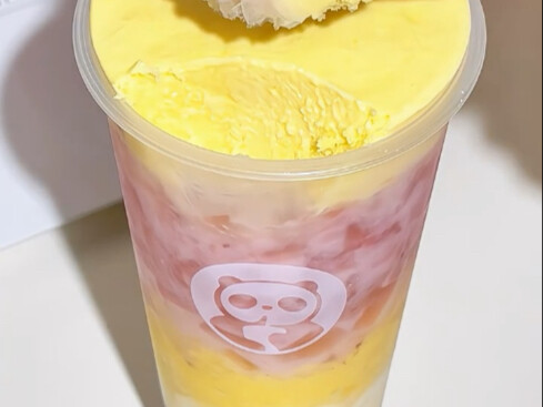 Chabaodao also has strawberry semi-cooked cheesecake—so good it’s crazy…