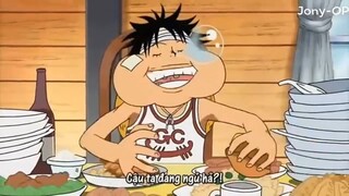 Thật bất ngờ Luffy vừa ăn vừa ngủ