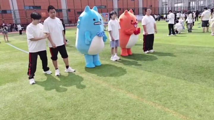 你们AG跳舞主打一个能蹦跶就可以了哈哈哈哈哈