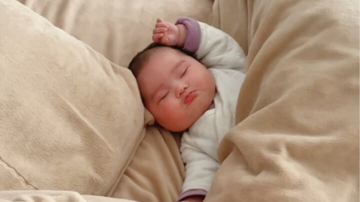 Let me see which little sleepyhead still hasn't gotten up yet～