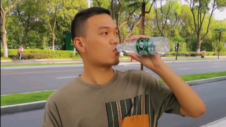 Bạn có thể chấp nhận một cô gái rất nghèo nhưng yêu bạn sâu đậm không?