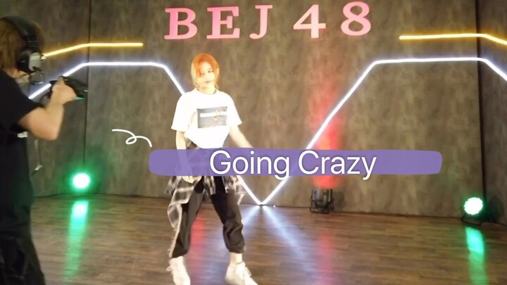 ปกกล่องอัญมณี YG ของ Hu Xiaohui "Going Crazy"