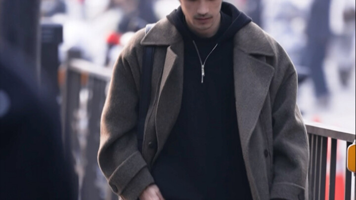 هكذا ببساطة يجذب الرجل انتباه الفتاة