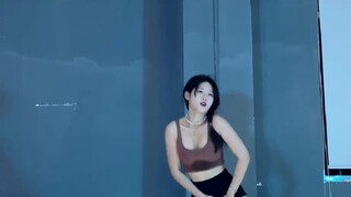 "Jangan datang, jangan melewati batas ini" [Jangan berikan padaku] - Hwasa & loco