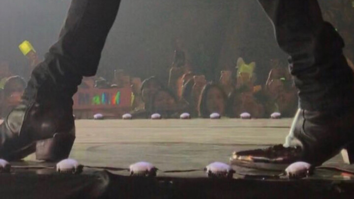 【Kai Can】Tất cả nhường đường cho tôi nào! Quý bà Đông Thục sải bước trên phố với đôi giày cao gót củ