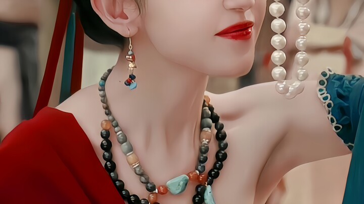 Tolong! Ternyata bukan karena aku nggak suka meme “Perawan Suci Wilayah Barat” dan kostum/set desain