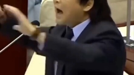 مشهد شهير لشجار النواب في تايوان: ما هو حب وو شي جيان الحقيقي؟