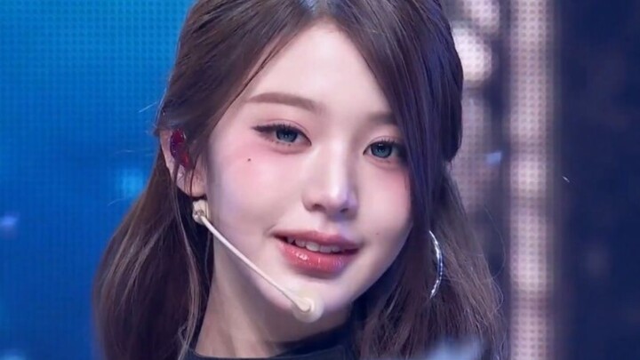 IVE's latest comeback track BLACKHOLE 260305 performance stage