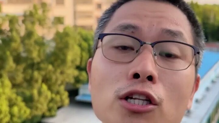 “Masuk ke rumah sendiri aja harus ketuk pintu dulu?” Seberapa menakutkan orang tua yang nggak punya 