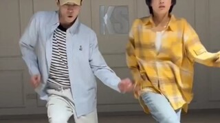 Amy và Zuoye, hai bạn không muốn có những người hâm mộ thích mình sao?