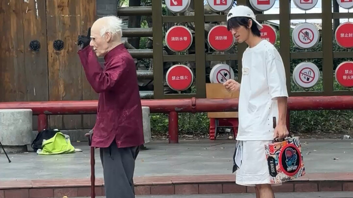 คุณลุงก็ยังเป็นคุณลุงอยู่วันยังค่ำ แค่เรียนท่าไม้ตายสักหน่อยก็คล่องแล้ว