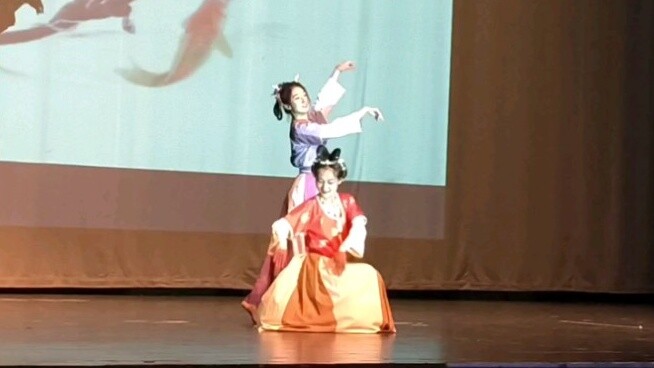 "Koi Tales" Đại học Khoa học và Công nghệ Trung Quốc Khoa Khoa học Sự sống Gala Rời khỏi Hồ (phiên b