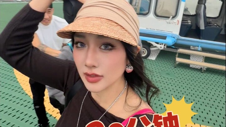 دفع مبلغ من خمسة أرقام للطيران 20 دقيقة فقط: تجربة وسائل النقل العام الخاصة بالسيدات الثريات