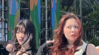 Giày cao gót, lụa đen bóng và múa rối là trần nhà gợi cảm của màn hình dọc mượt mà~ Điệu nhảy ngẫu n