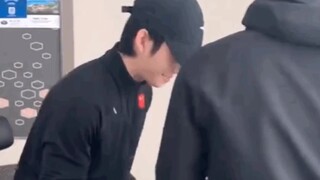 【Lin Xiaojun】"Xiaolin, who's shy about receiving gifts from fans." I hope you feel that coming to Ch