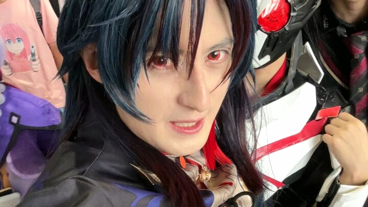 Khi tôi cố tỏ ra ngầu tại hội chợ anime