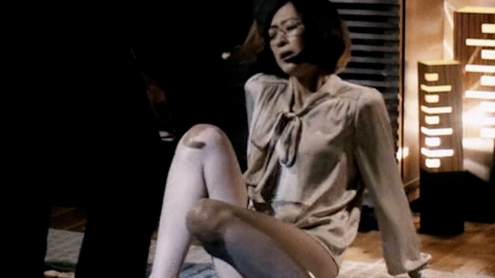 风韵女人对小伙一见钟情，但她却不告白，而是提出荒唐请求！