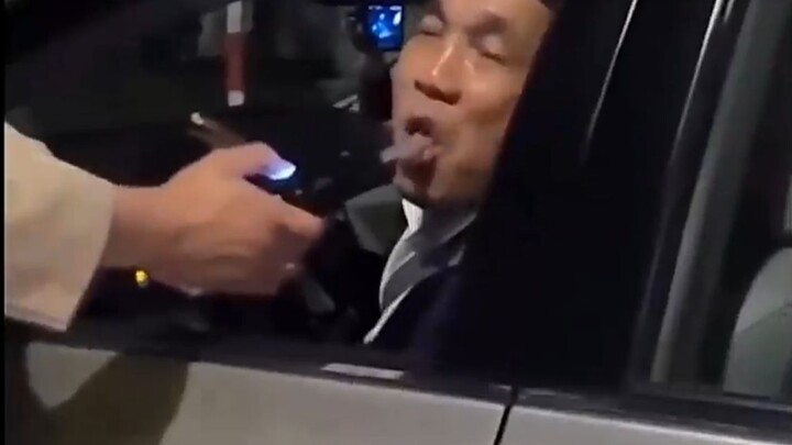 【พฤติกรรมชวนงุนงงของมนุษย์】 055 มนุษย์วอดก้า: ฉันไม่ได้เมาซะหน่อย!