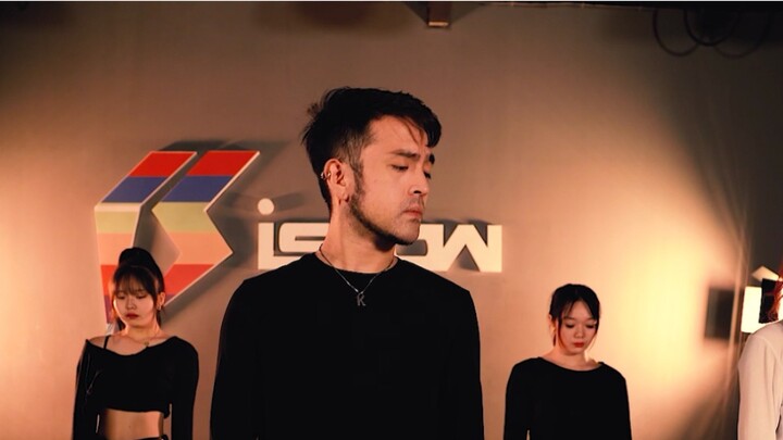ท่าเต้นแจ๊สที่มีเนื้อเพลง "Faith" ที่เป็นเพลงทองแห่งความคิดถึงของจางซินเจ๋อ เพลงนี้เมื่อ 20 ปีก่อนฟั
