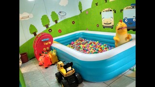 Membuat Tempat Bermain Mandi Bola di dalam Rumah