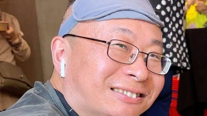 A 50-year-old god-level man from Australia spends 1,500 yuan a month on shopping and eating free mea