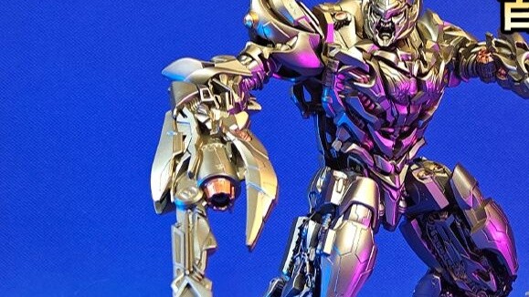 Kota ini penuh dengan baju besi platinum, kekuatan tank Baiweiyuan SS13, demonstrasi manusia yang be