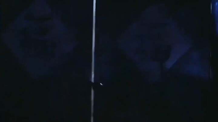 Cậu bé để không bị đói đã tự nguyện để cha mình thiến, nào ngờ nhà Thanh lại sụp đổ.