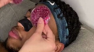 The bedtime skincare routine of a dapper piggy boy—could this be the joy of having a girlfriend? I’m