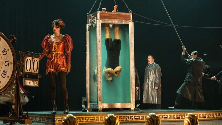 A True-Life Masterpiece! Magician Takes on the Deadliest “Water Torture Box” — But Something Goes Wr