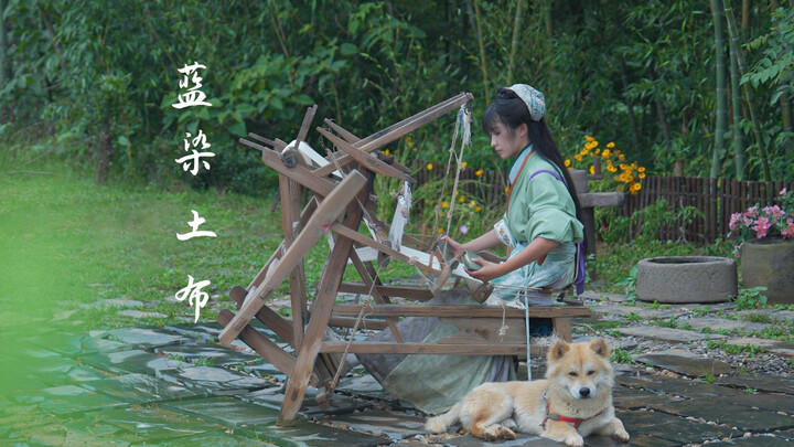 Weaving cotton into cloth—time-honored, intangible-cultural-heritage‑level homespun fabric. With tho