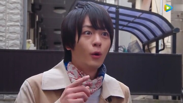 "You are the red and blue Kamen Rider!" "You, aren't you the same?"