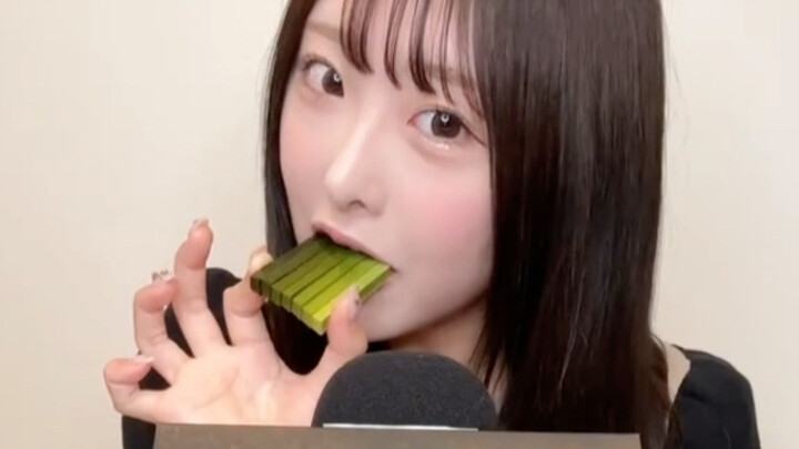 Sakura-chan's machine-gun mukbang—somehow incredibly soothing.