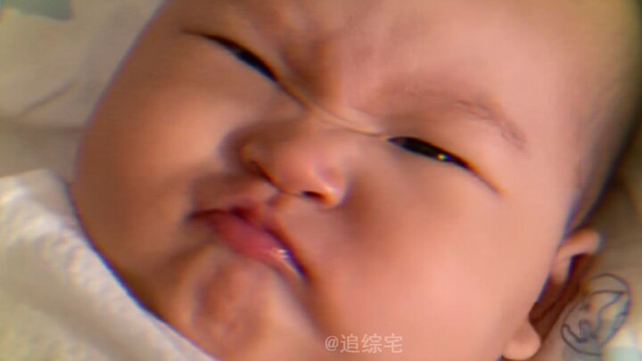 การไปยุ่งกับเด็กใส่ผ้าอ้อมมี后果ร้ายแรงมาก น่ารักปนดุ๊กดิ๊กสุดๆ!