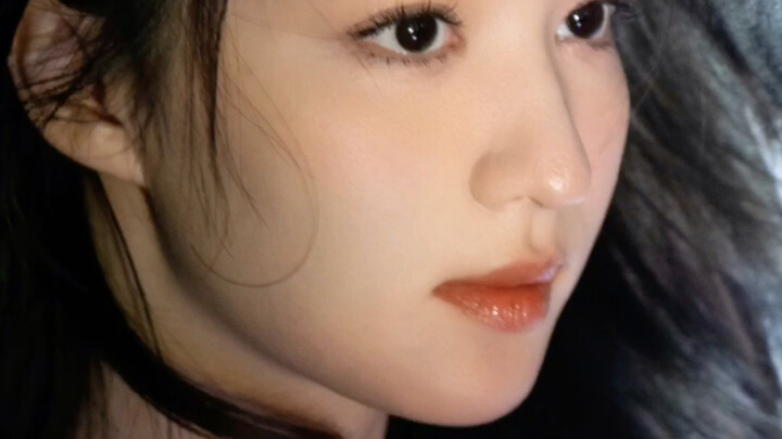 My goodness! Looking like this and still being mocked for having no distinctive features?