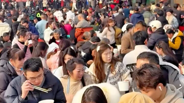 First there was Dadi making fun of others, then it’s Brother Jun’s wedding banquet!