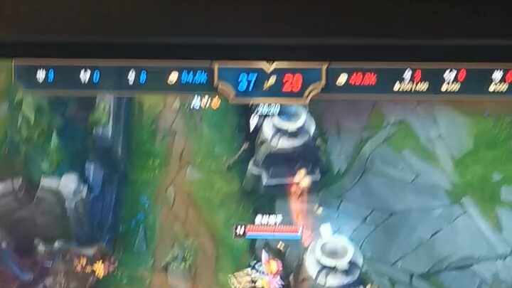 Robot: Cả trận bị ức hiếp mãi rồi, chỉ cần hạ một tên là đồng đội sẽ khen ngợi mình!