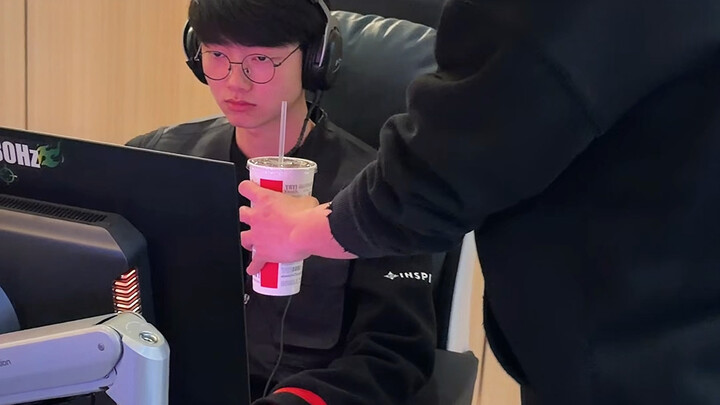 แกเรียกมันว่าปลาต้านระเบิด ทำไมถึงตื่นตระหนกแบบนั้นล่ะ?