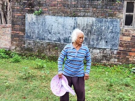 في عام 1997، تبرع ليو دهوا بمبلغ 10 ملايين يوان في محافظة يانغشان بتشينغيوان، قوانغدونغ، لبناء أكثر 