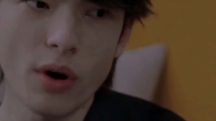 Aku pikir kamu tidak membutuhkannya, jadi aku membeli sepasang sepatu kets.