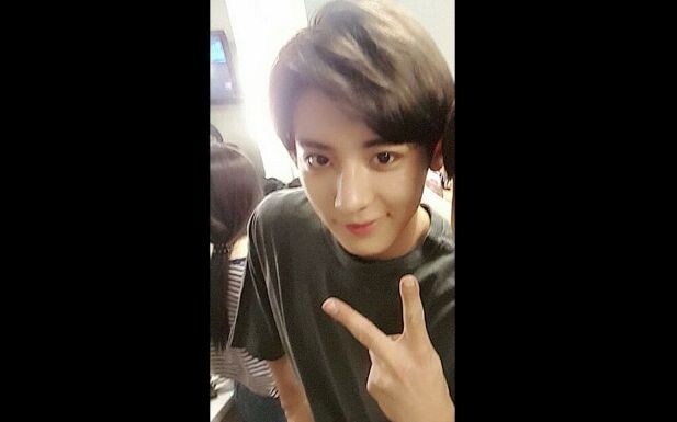 [Park Chanyeol] So handsome he’s on a whole different level from everyone else.
