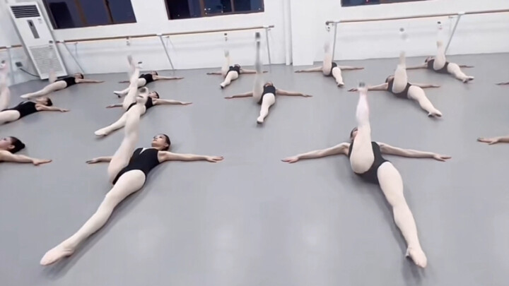 Daily training of basic dance flexibility