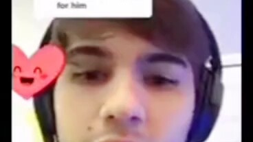 Mungkin dia memang sangat sedih, tapi…