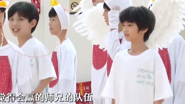 【TF Family thế hệ 4】Thế hệ 4 xuất hiện, ai cũng đáng yêu mũm mĩm, một bạn ôm Tiểu Nghiêm, một bạn lô