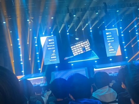 Tentang insiden saat saya melakukan unboxing di Shanghai Mjaor dan tiba-tiba disiarkan langsung oleh