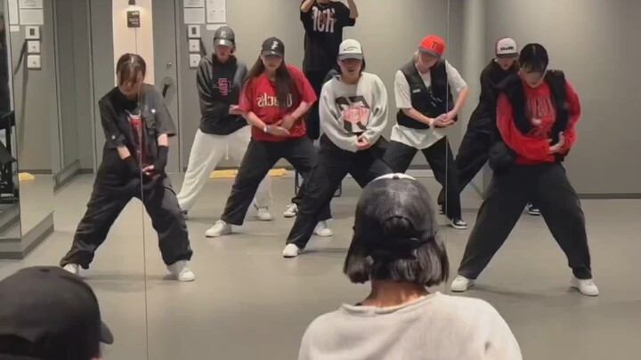 Grup tari Jepang berkolaborasi dengan lagu viral Super Bowl, satu kata: keren! Koreografi oleh Kanu.