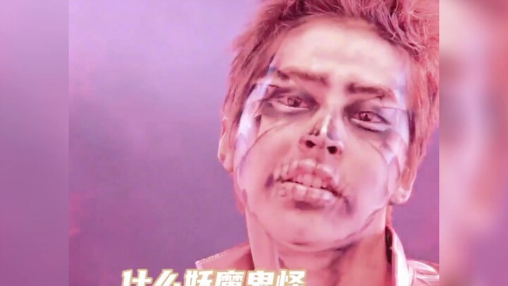 أعترف أنني شعرت حقًا حينها بأنه وسيم جدًا! كنت أشاهده مرارًا وتكرارًا في ملف mp4! إكسو كيم مين سيوك 