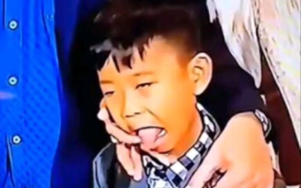 แกล้งคนเดินผ่าน ขำจนหัวจะหลุด